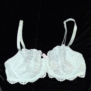 Victoria's Secret Lace Underwire Bra in Mint